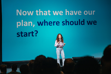 Speaker opening her talk on the UXDX main stage