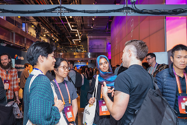Attendees networking between sessions at UXDX